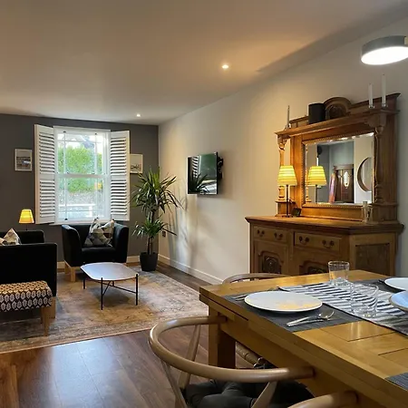 Light-filled Eco-home With Patio *