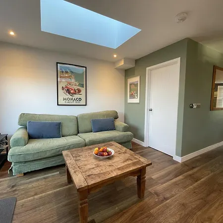 Light-filled Eco-home With Patio