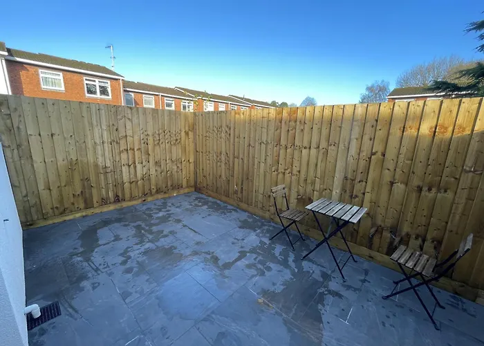 Light-filled Eco-home With Patio 度假居 *