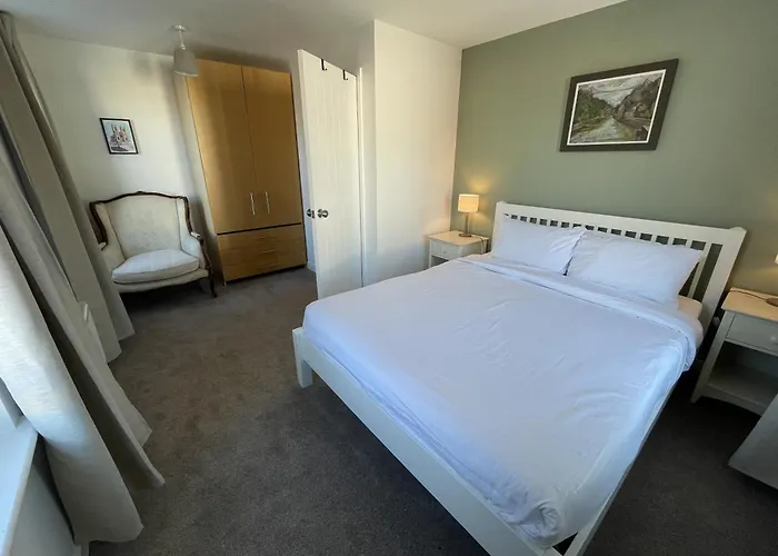 度假居 Light-filled Eco-home With Patio *