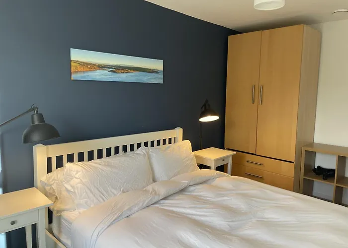 度假居 Light-filled Eco-home With Patio