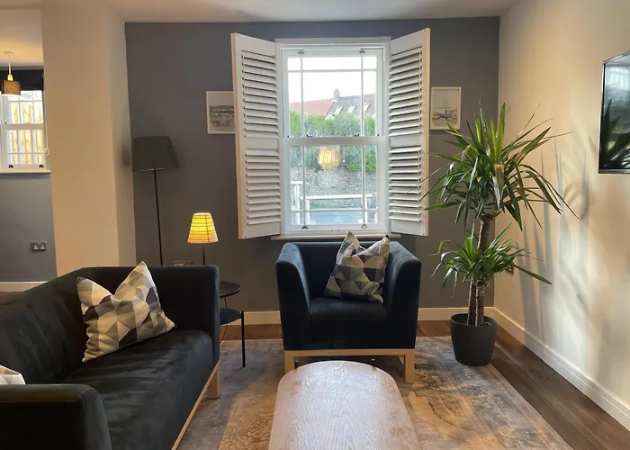 Light-filled Eco-home With Patio 度假居 布里斯托