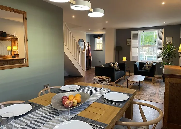 Light-filled Eco-home With Patio