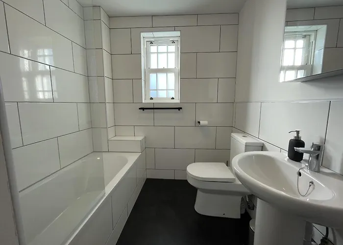 度假居 Light-filled Eco-home With Patio