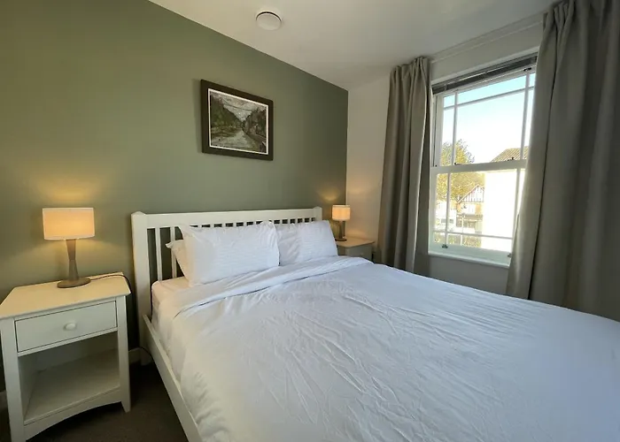 Light-filled Eco-home With Patio 度假居 *