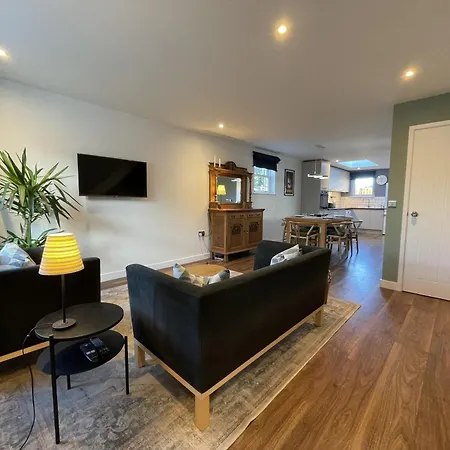 Light-filled Eco-home With Patio Μπρίστολ