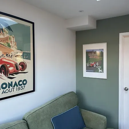 Light-filled Eco-home With Patio 度假居