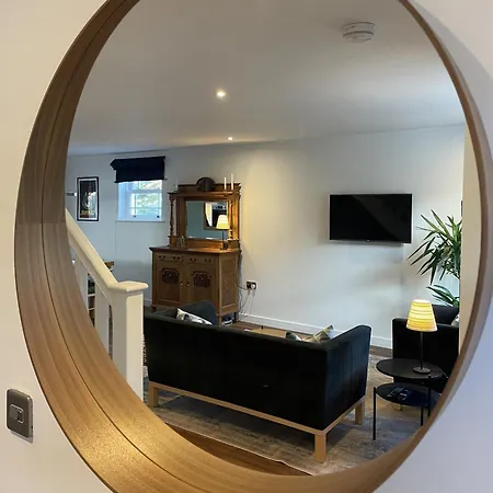 Light-filled Eco-home With Patio 度假居 *