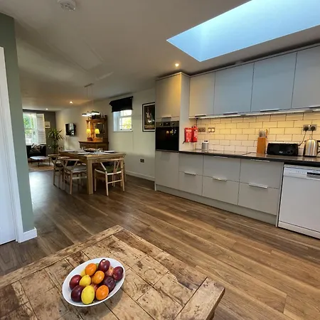 Light-filled Eco-home With Patio 度假居 布里斯托