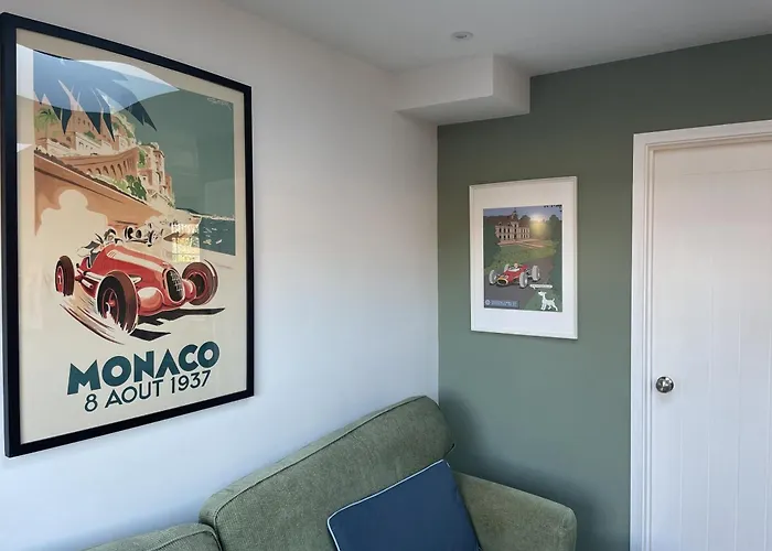 Light-filled Eco-home With Patio Holiday home