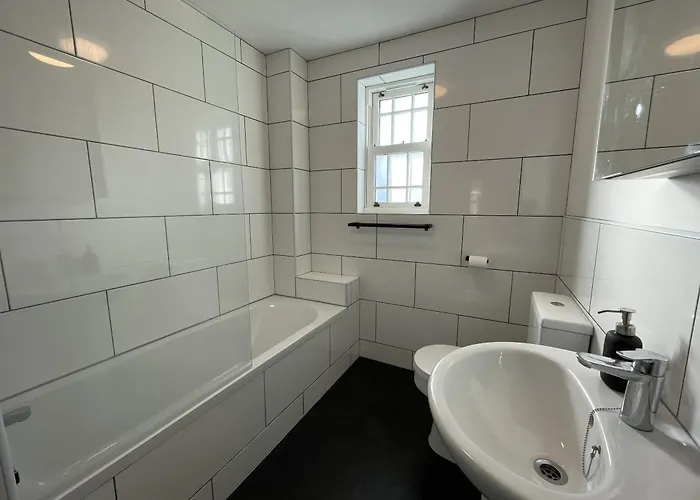 Light-filled Eco-home With Patio Holiday home Bristol