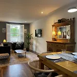 Light-filled Eco-home With Patio *