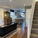 Light-filled Eco-home With Patio Holiday home Bristol