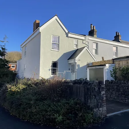 Ferienhaus Light-filled Eco-home With Patio