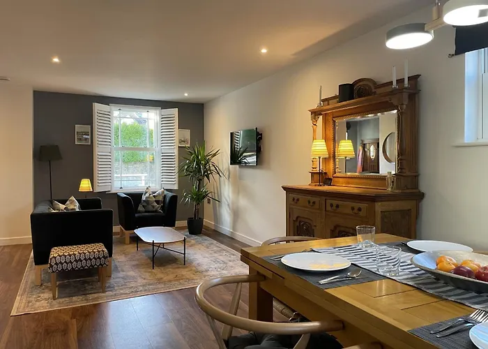 Light-filled Eco-home With Patio *