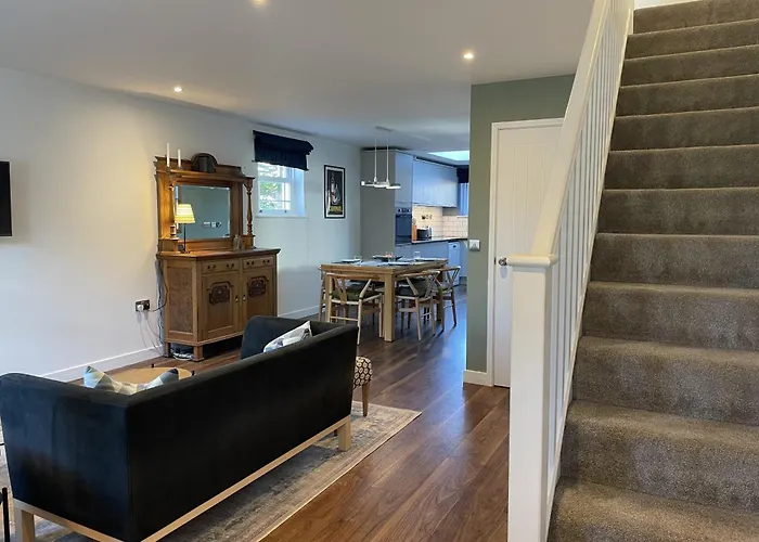 Light-filled Eco-home With Patio Holiday home Bristol